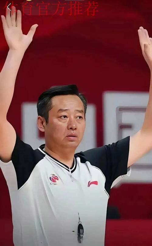 杨鸣赛中抗议裁判：你不能这么偏，广厦全是轻微触碰